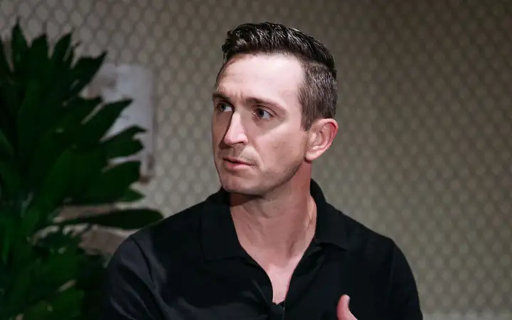 Vase of flowers on a table